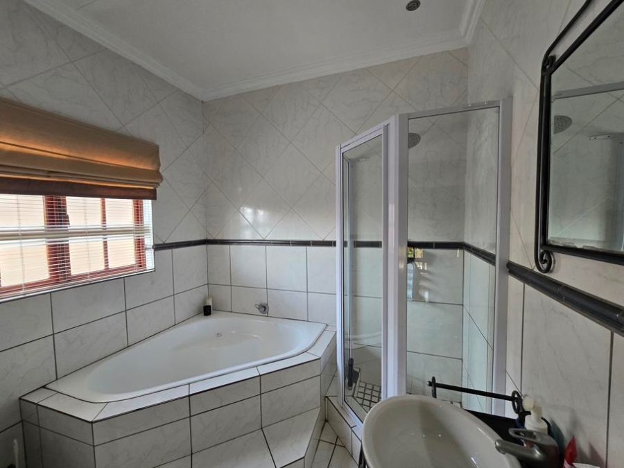 4 Bedroom Property for Sale in Wilkoppies North West